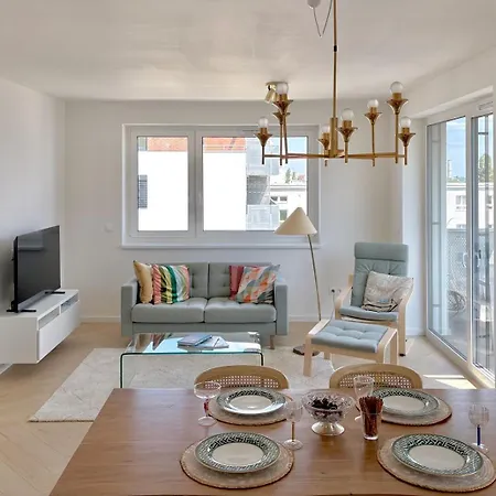 Shiny With Balcony & Private Parking Apartment *