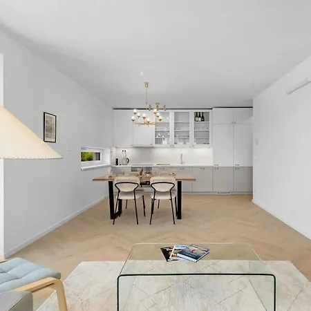 Apartment Shiny With Balcony & Private Parking