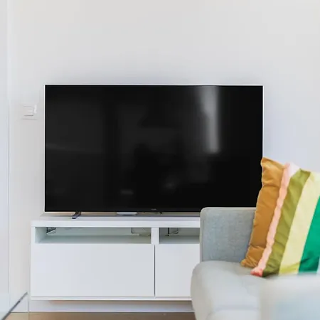 Apartment Shiny With Balcony & Private Parking *