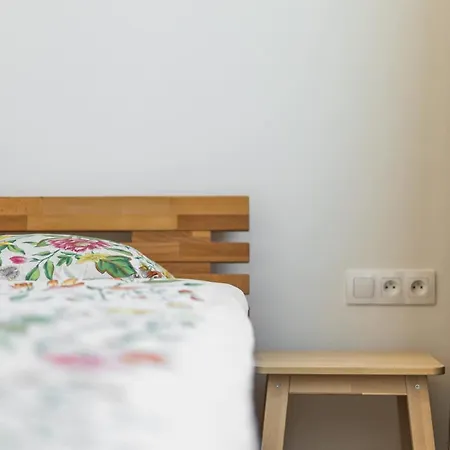 Shiny With Balcony & Private Parking * Pressburg