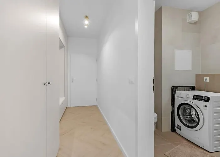Shiny With Balcony & Private Parking Appartement *