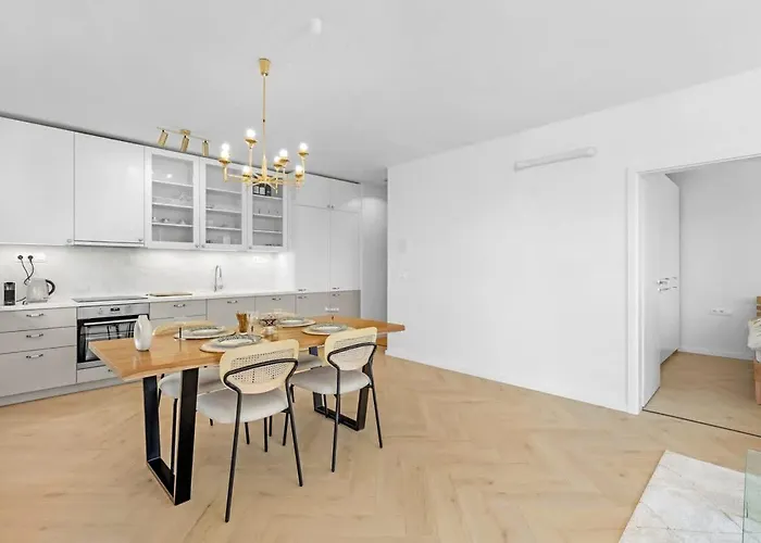 Appartement Shiny With Balcony & Private Parking