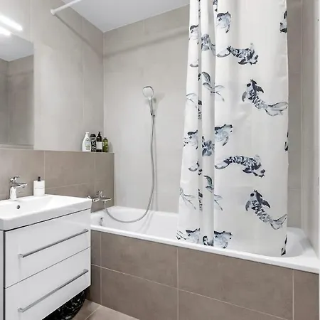 Apartment Shiny With Balcony & Private Parking Pressburg