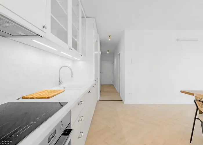 Appartamento Shiny With Balcony & Private Parking *