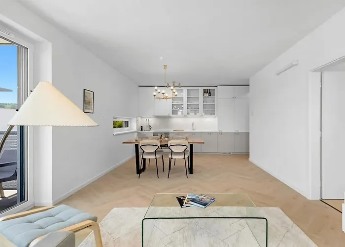 Appartamento Shiny With Balcony & Private Parking
