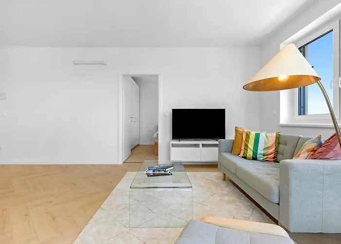 Shiny With Balcony & Private Parking Appartamento Bratislava