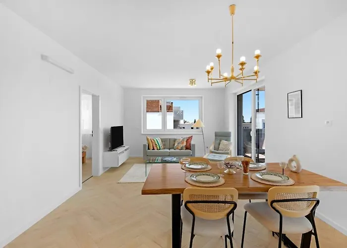Appartamento Shiny With Balcony & Private Parking Bratislava