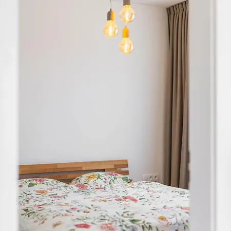 Διαμέρισμα Shiny With Balcony & Private Parking *