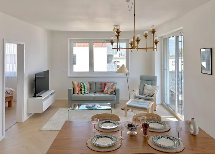 Shiny With Balcony & Private Parking Appartement *