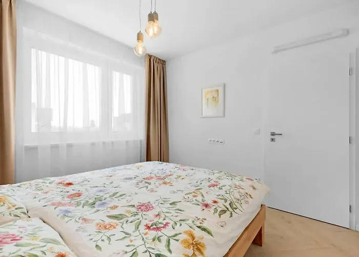 Shiny With Balcony & Private Parking Appartement